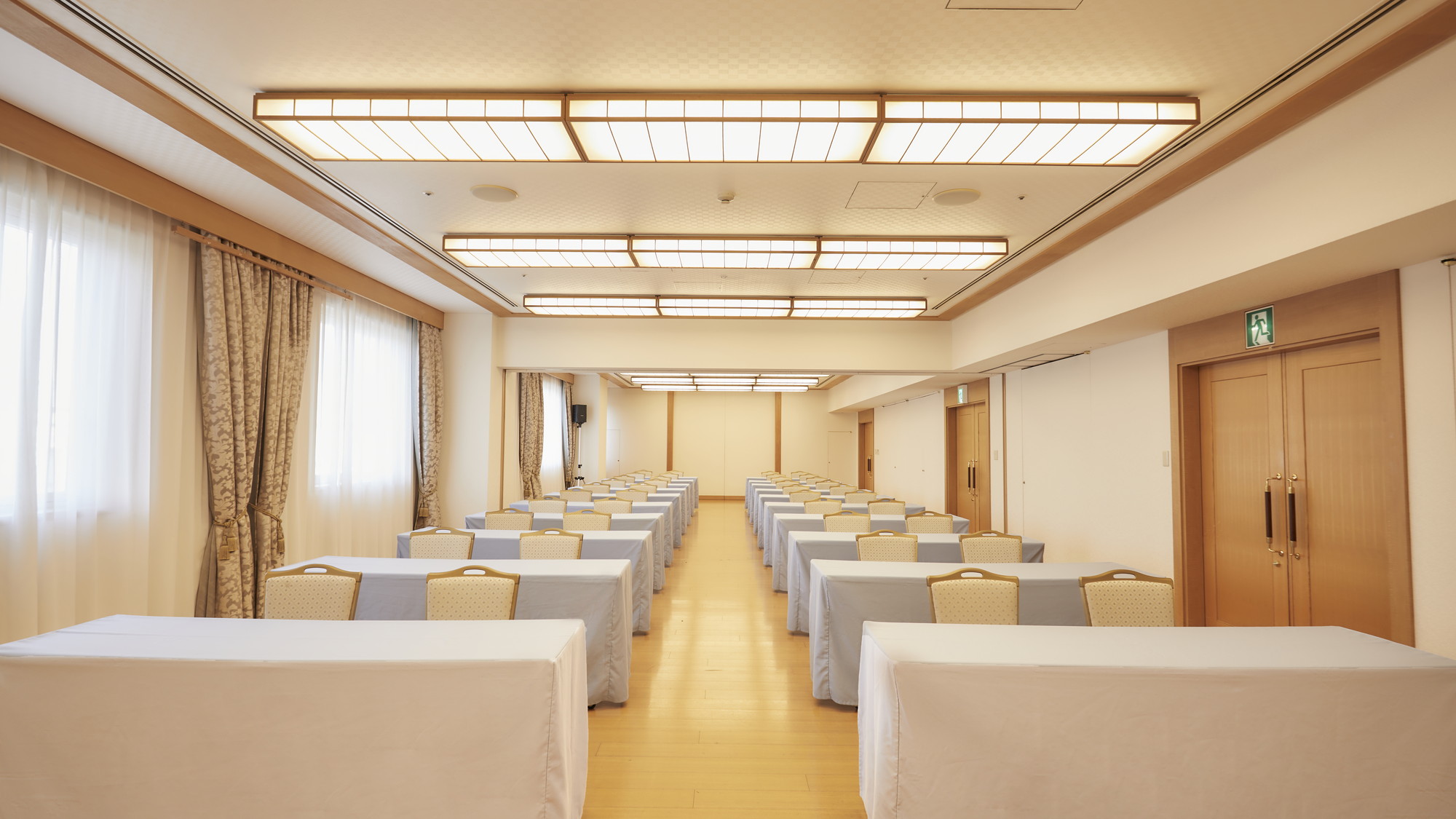 ◆珊瑚＋真珠　会議やお披露目の場でご利用くださいませ。