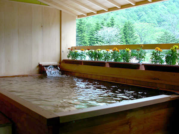 An open-air bath made from Aomori hiba