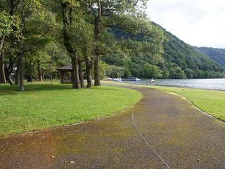 十和田湖畔の遊歩道