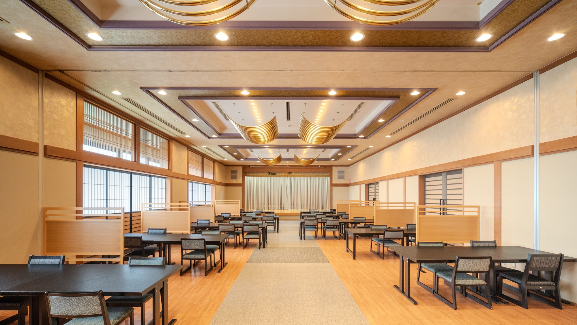 お食事会場「ひまわり」