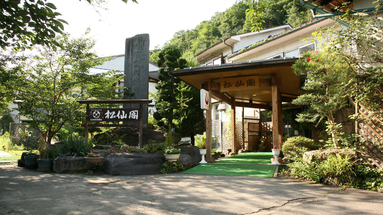 ≪信州ハーブ鶏の水炊き鍋≫コラーゲンたっぷり白濁スープと天然温泉でぷりっぷり