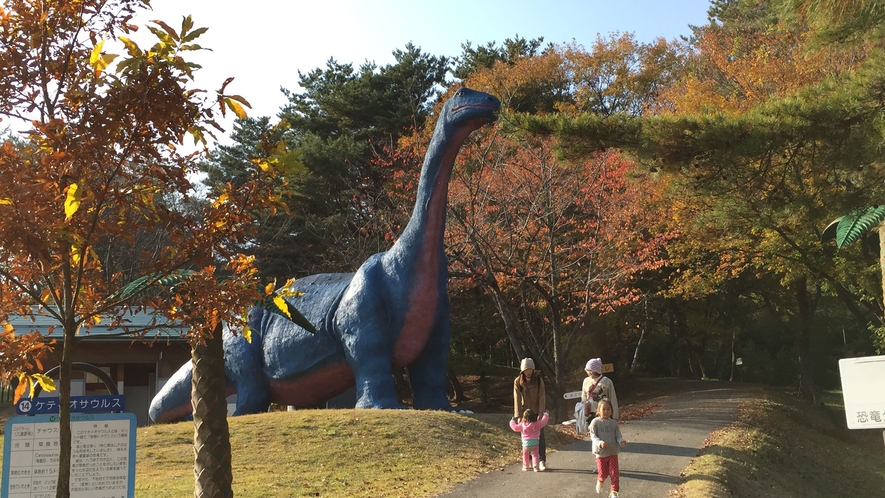 【恐竜公園】いつも子供たちでにぎわっています