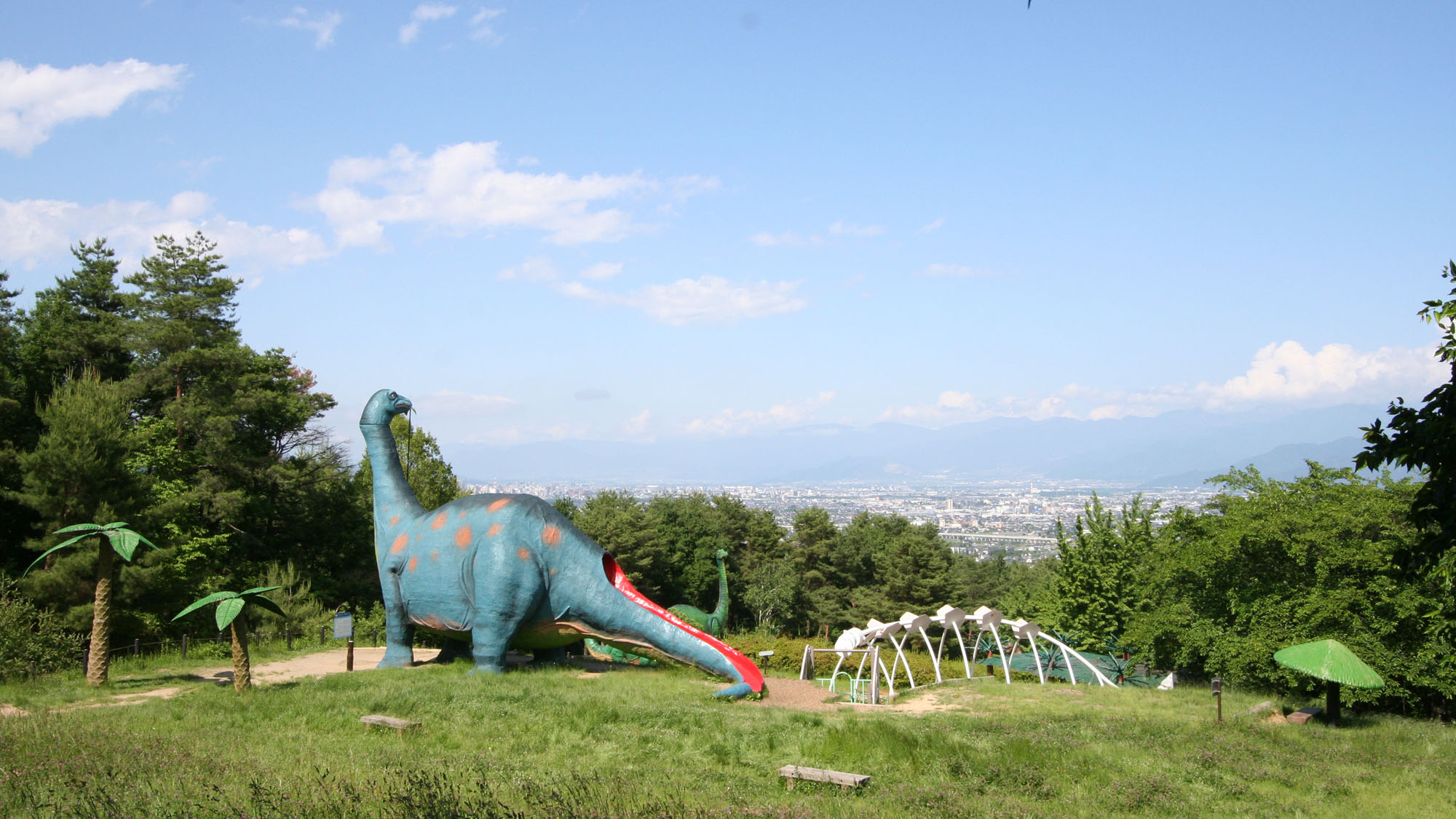 【恐竜公園】山の上からの眺めも最高です