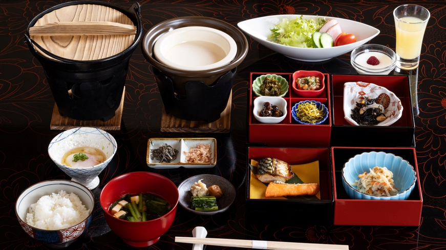 *【朝食一例】信州の田舎で食べられるような素朴ながら滋味深いおかずを豊富に揃えました。