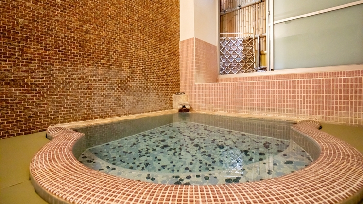 【一人旅2食付】お部屋食でいただく新和食　無料の源泉かけ流し貸切風呂で気ままにおひとりさまを満喫