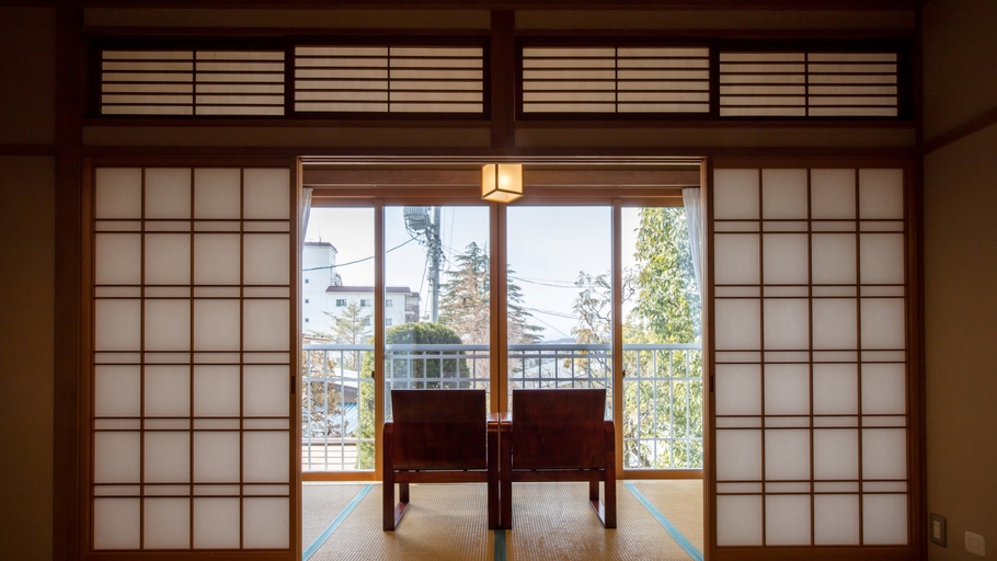 *【部屋一例／特別室りんどう（2階）】晴れた日には遠くに北アルプスを望めます。