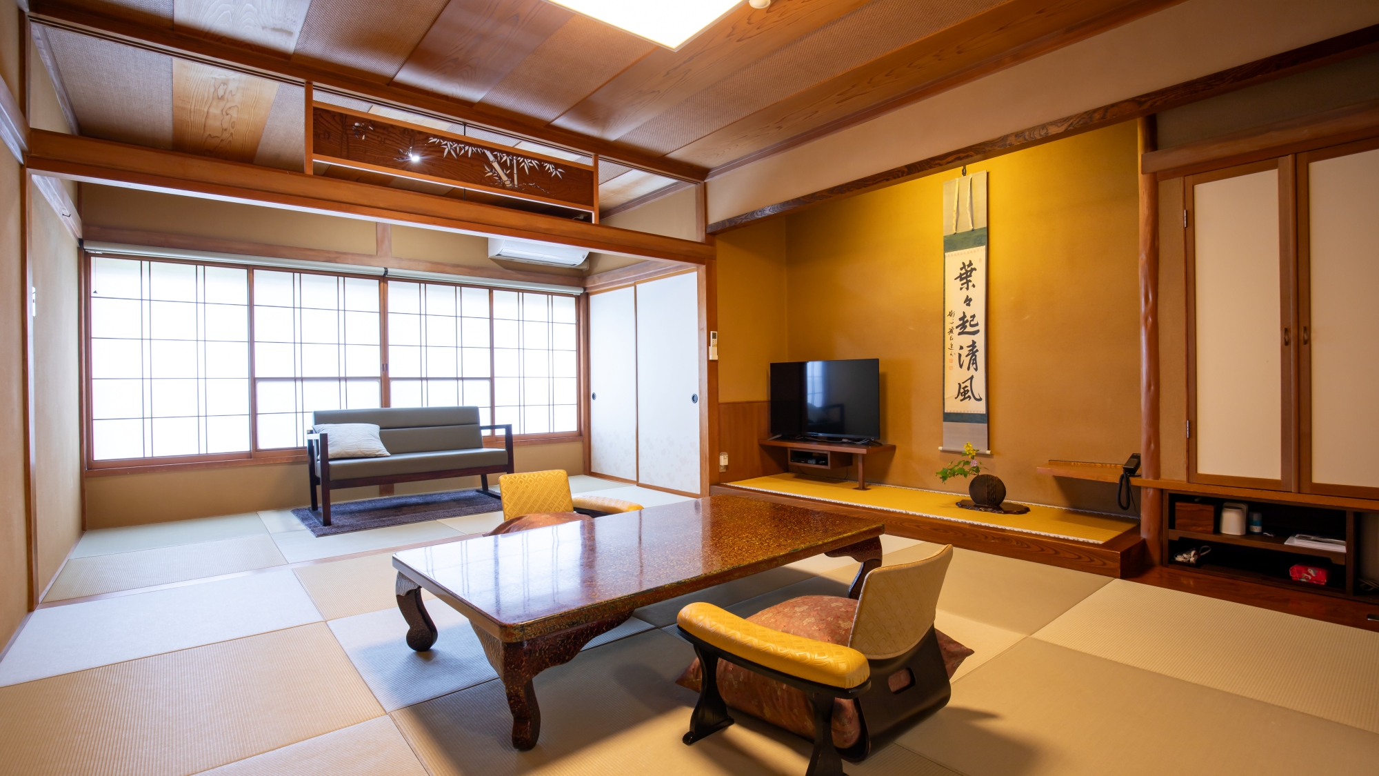 *【部屋一例／10畳和室白馬（2階）】広縁の仕切りがなく、広々とご利用いただけます。