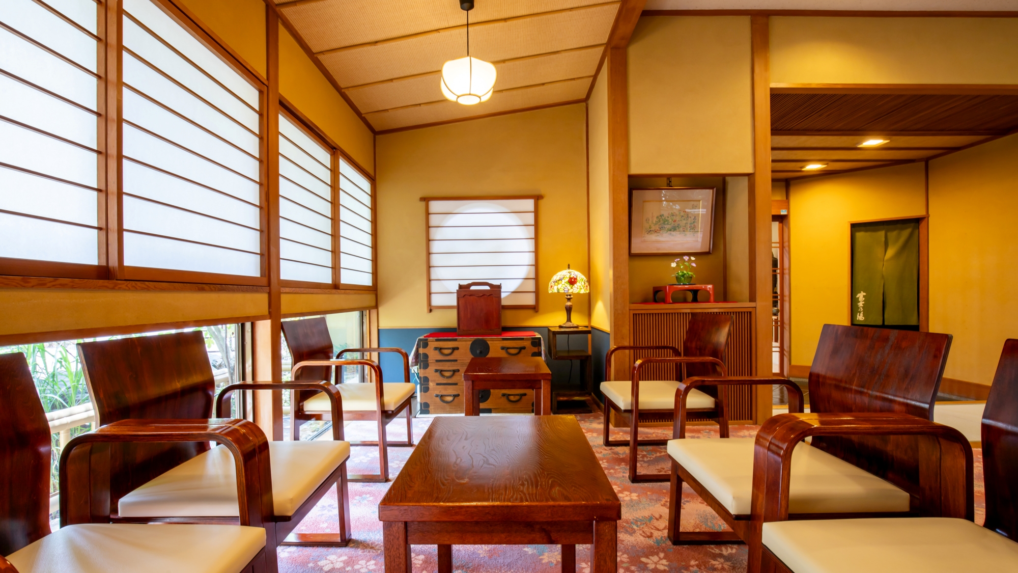 *【ロビー】チェックイン時やお待ち合わせにはこちらをご利用ください。