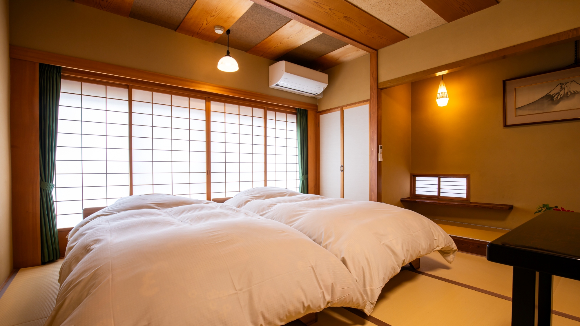 *【部屋一例／12.5畳和室槍（3階）】2025年3月のリニューアルで畳ベッドを導入しました。