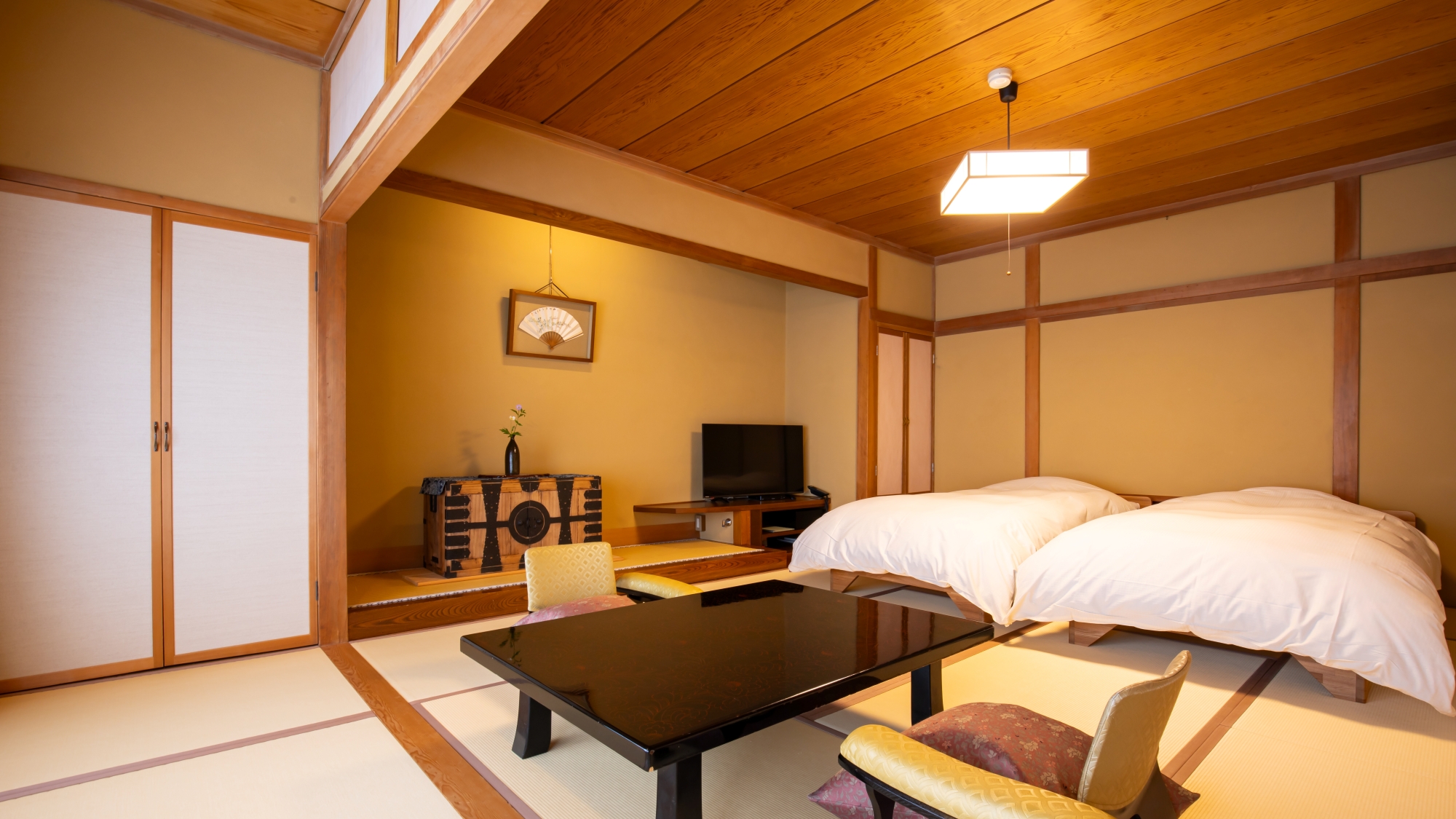 *【部屋一例／12.5畳和室常念（3階）】畳に足を延ばして過ごせるお部屋です。