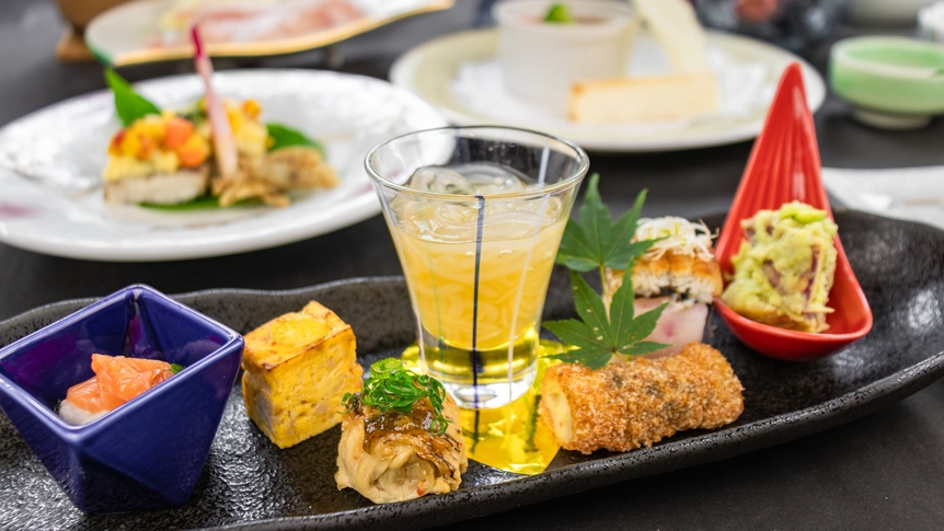 ＼湯河原×ひとり旅／駅から２分の非日常…ワンドリンク付の嬉しい特典！夕食は和洋創作会席を部屋食で♪