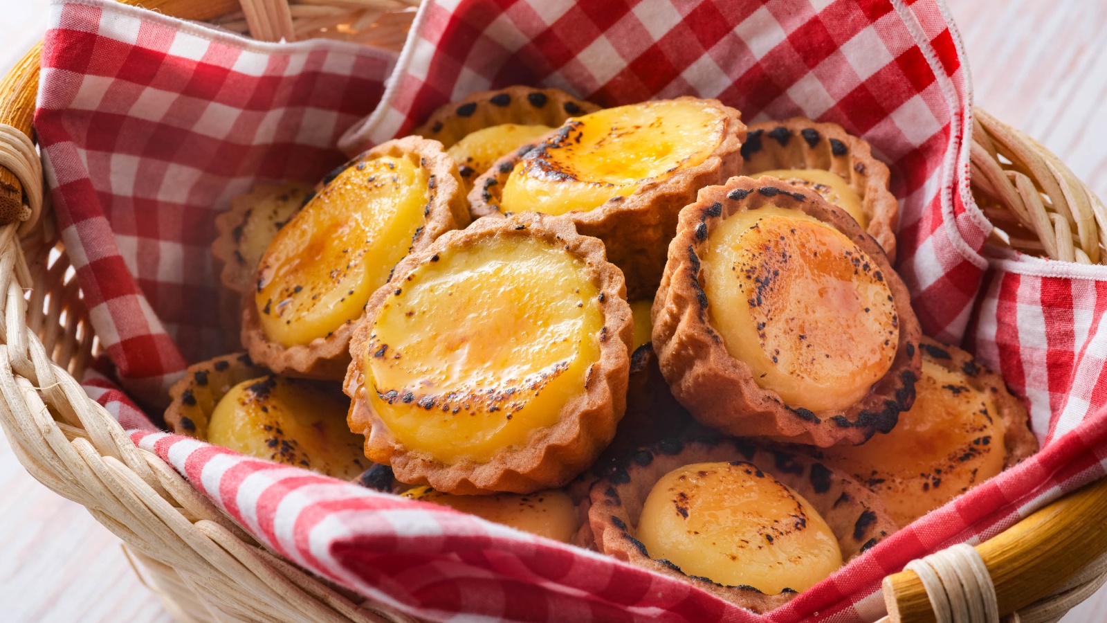 【岩手の恵みを味わう、春のごちそうコラボレーション】アマタケのおいしいたまごを使った エッグタルト