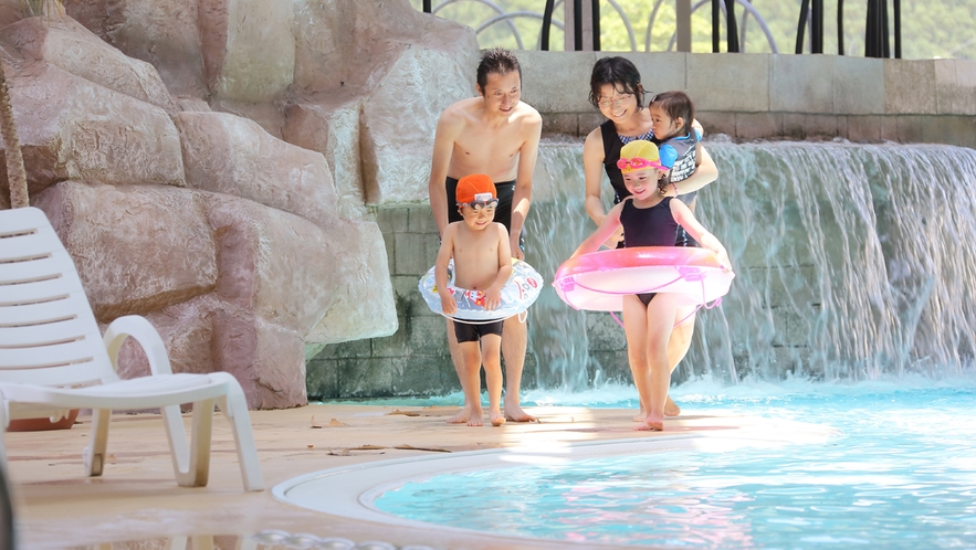 【PALPAL】屋内温水プールはお子様から大人まで、幅広い年齢の方にお楽しみいただけます♪