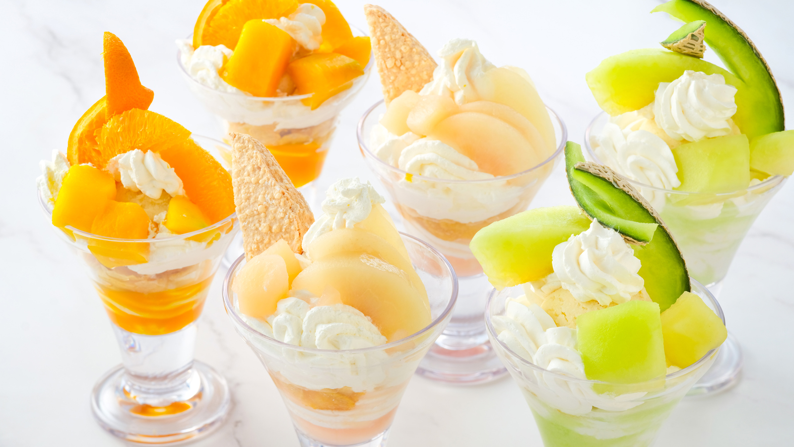 【フルーツイースタースペシャリテ料理】月替わりフルーツパフェ
