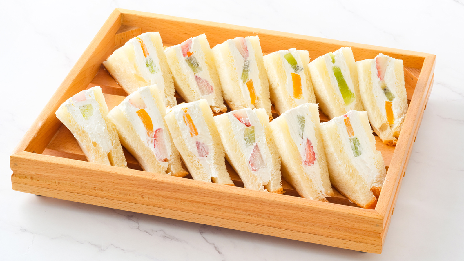 【フルーツイースター料理】シェフの気まぐれフルーツサンド
