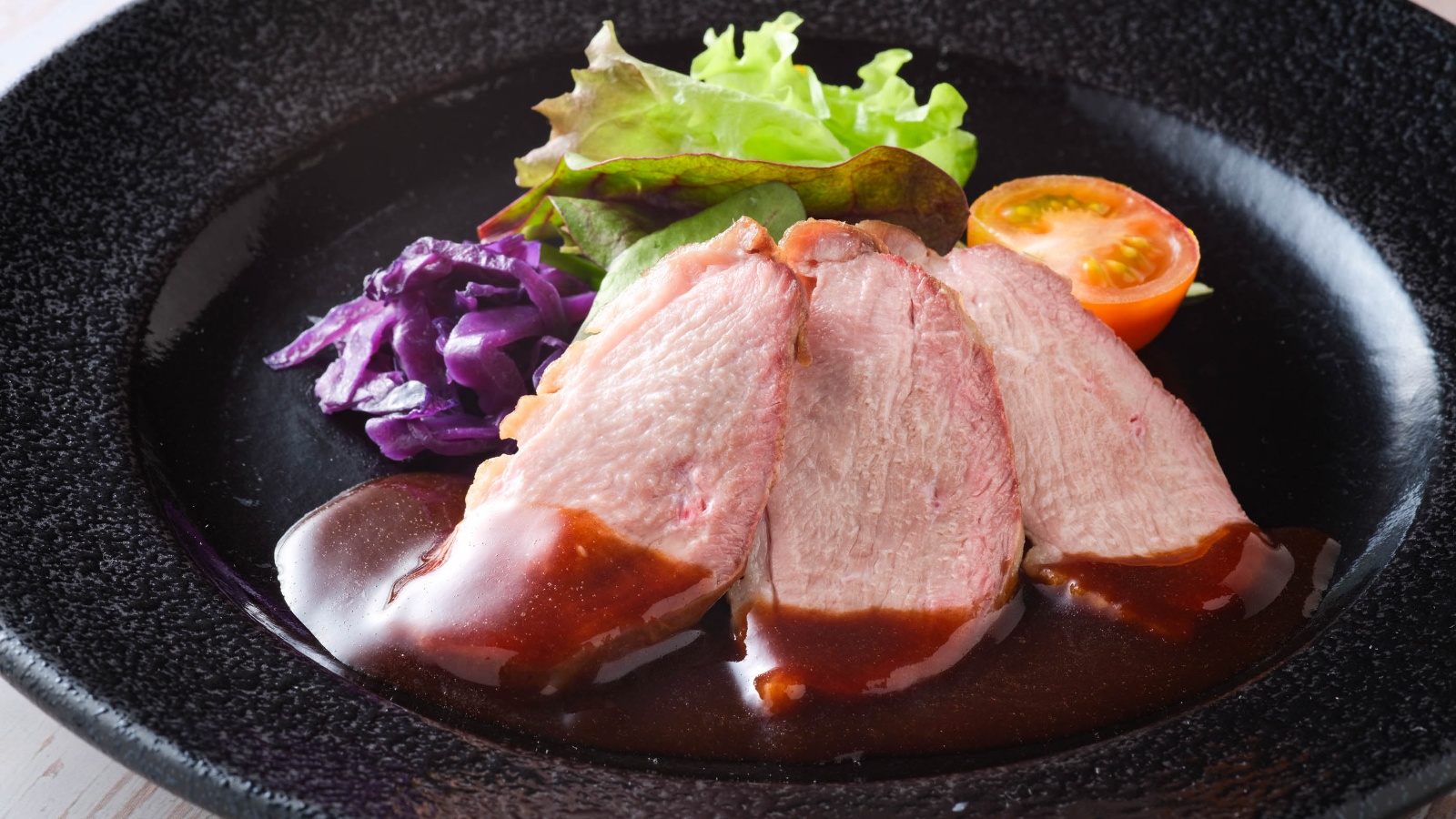 【岩手の恵みを味わう、春のごちそうコラボレーション】たのはた鴨のロースト -いわて山ぶどうのソース-