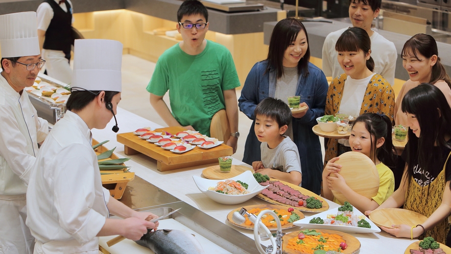 【エンターテイメント×ビュッフェ】わくワクが止まらない非日常のお食事体験をご用意！