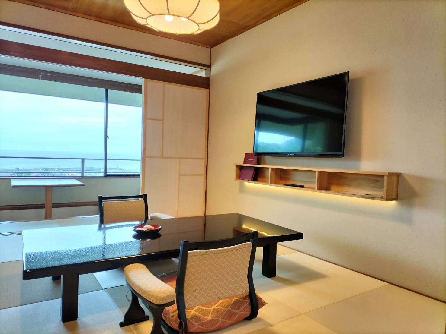 【2024年新装】海望める標準室〈和洋室10畳+自然豊かな内風呂〉