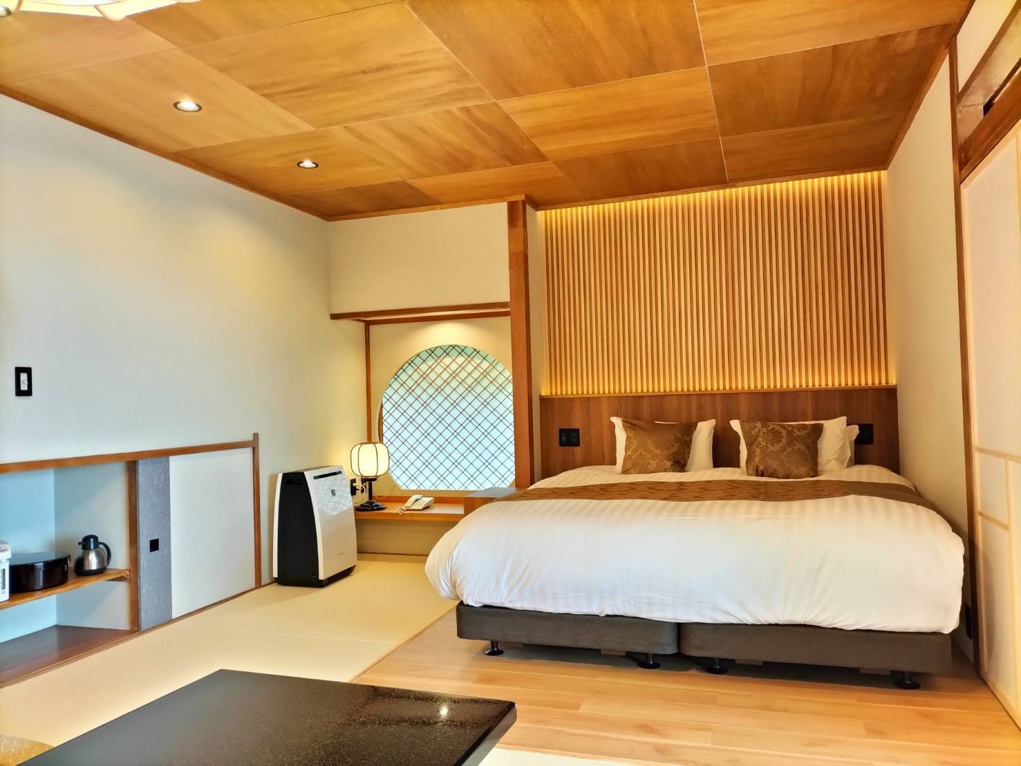 【2024年新装】海望める標準室〈和洋室10畳+自然豊かな内風呂〉