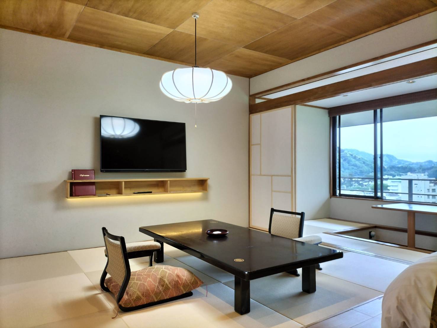 【2024年新装】海望める標準室〈和洋室10畳+自然豊かな内風呂〉