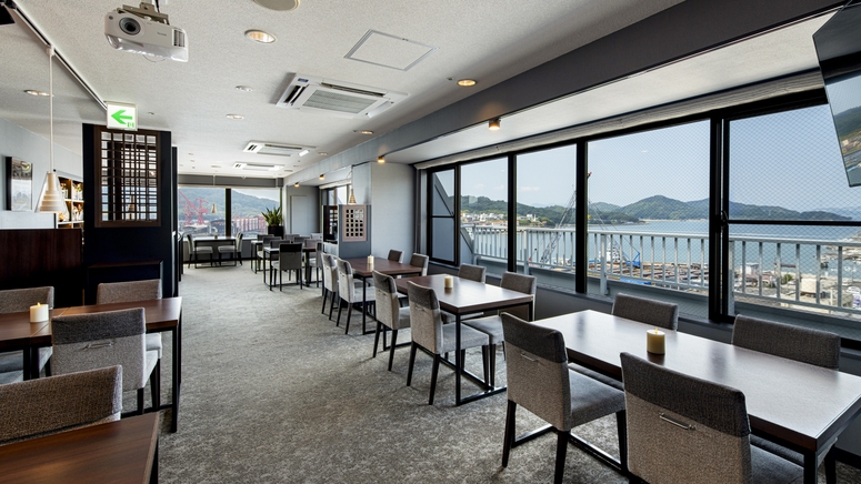 【尾道水道を望むBar×ワンドリンク無料特典】裏メニュー「瀬戸田レモンハイボール」も登場（素泊まり）