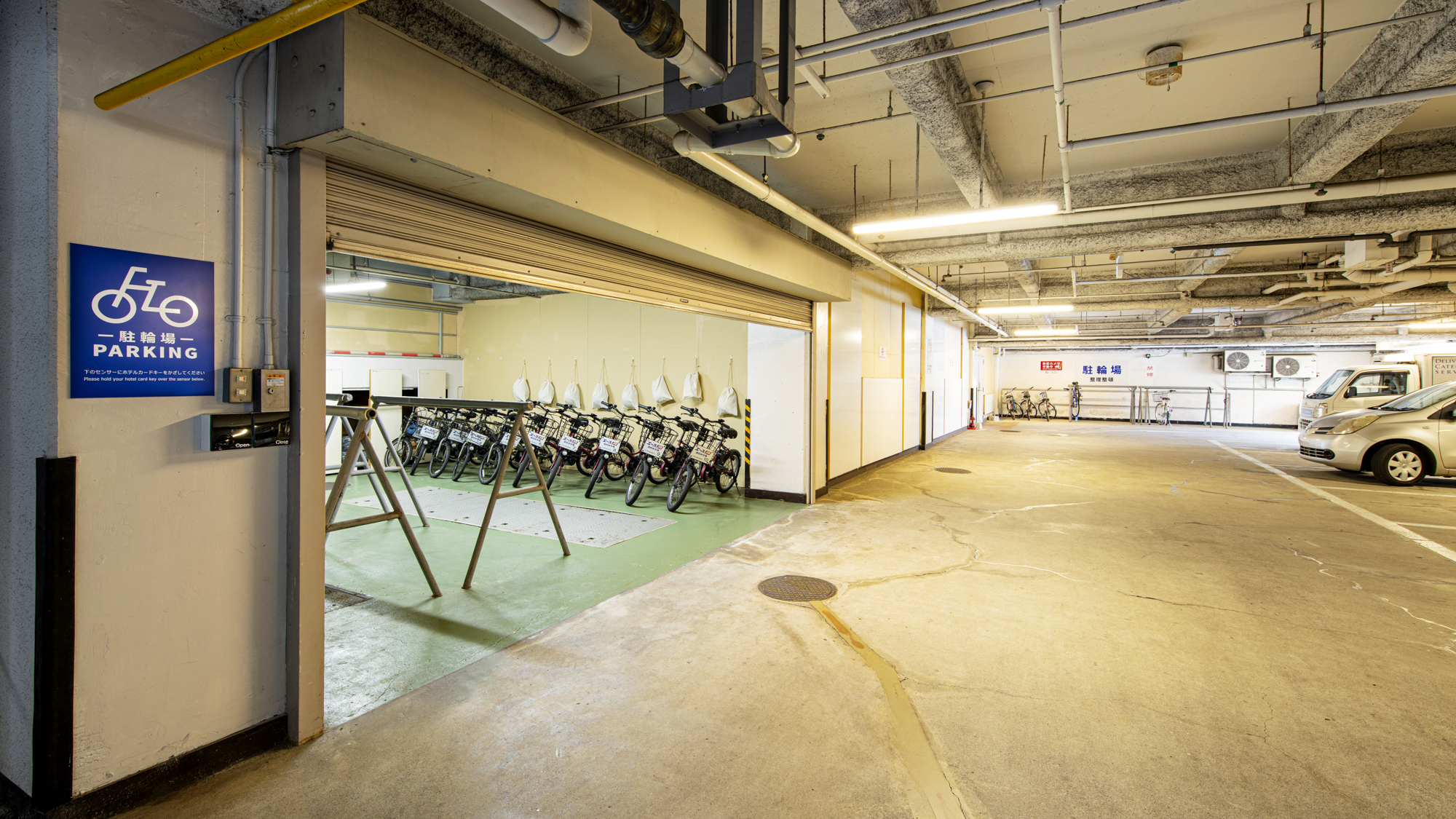 *施錠付きシャッターや防犯カメラなど防犯設備のある屋内駐輪場