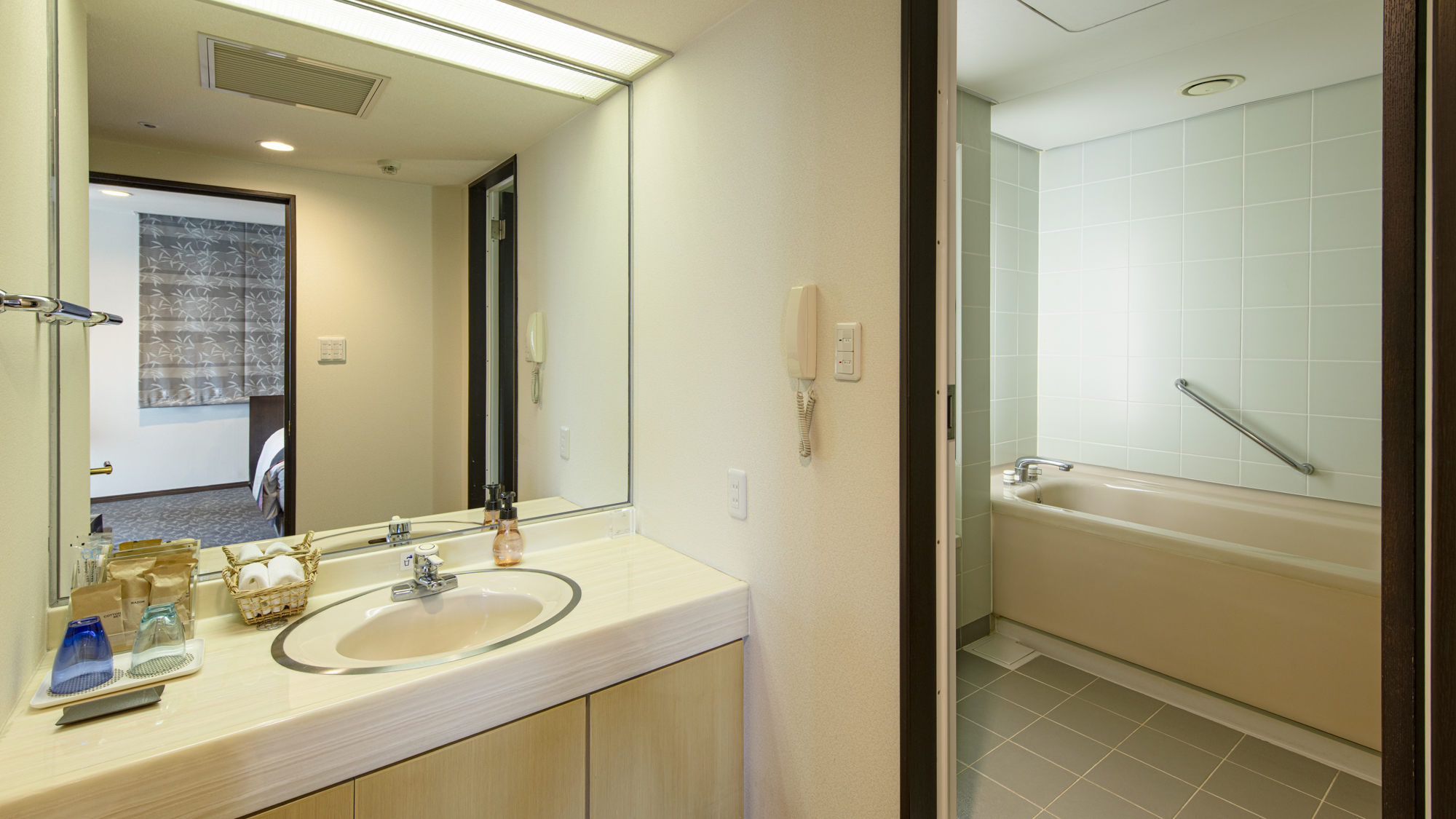 *「プレミア・クイーン・スイートルーム」洗面
