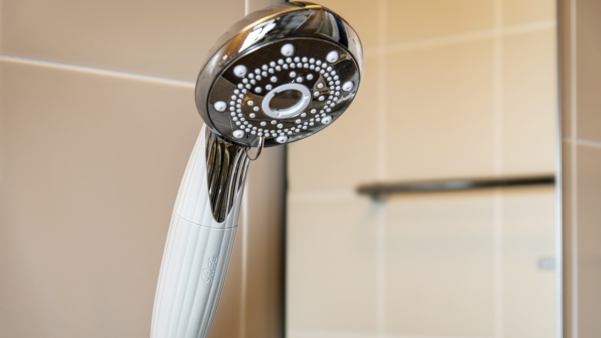*スイートルームのReFaシャワーヘッド