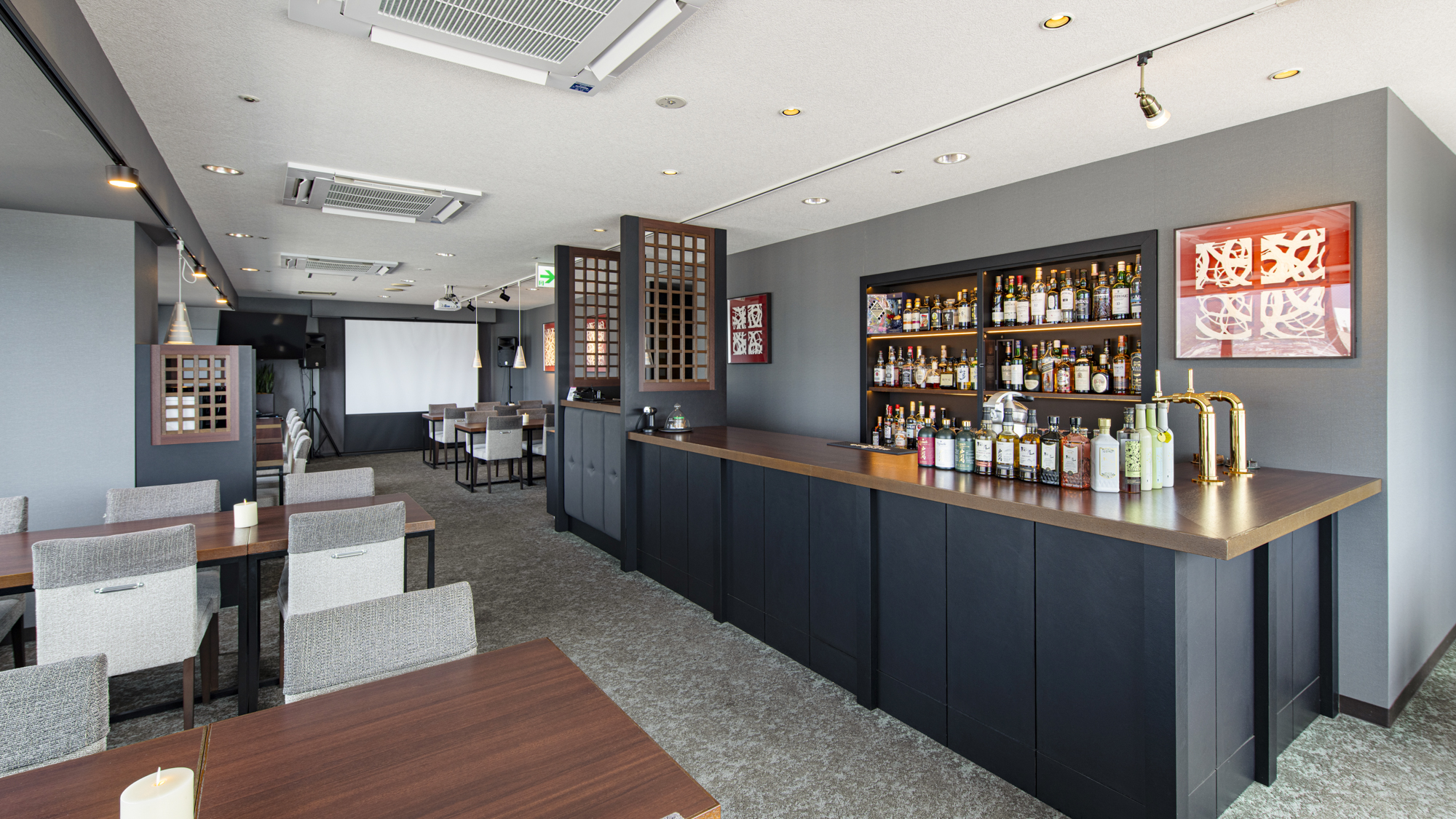 *「BAR LOUNGE CRYSTAL」バーカウンター