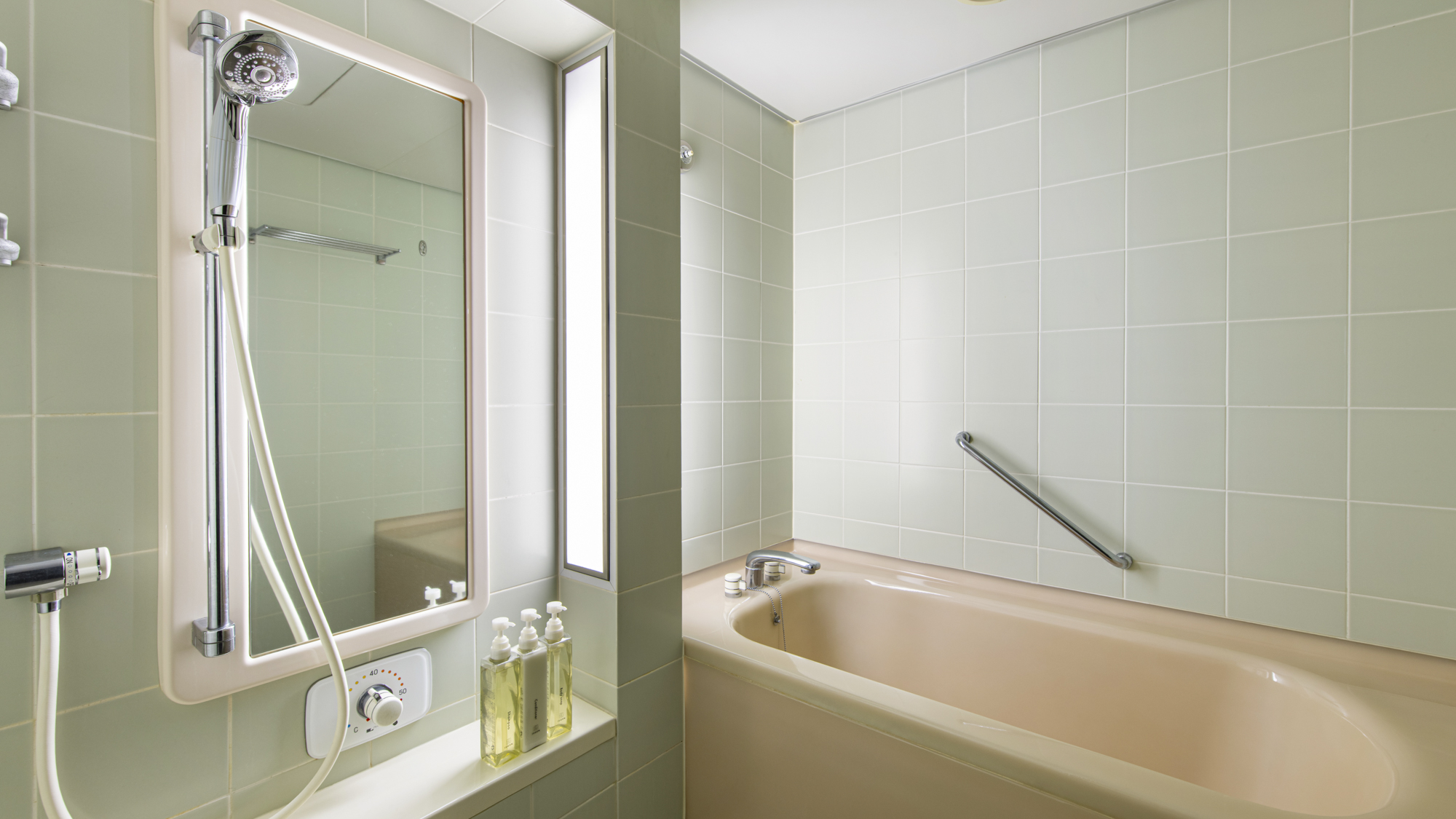 *「プレミア・クイーン・スイートルーム」バス