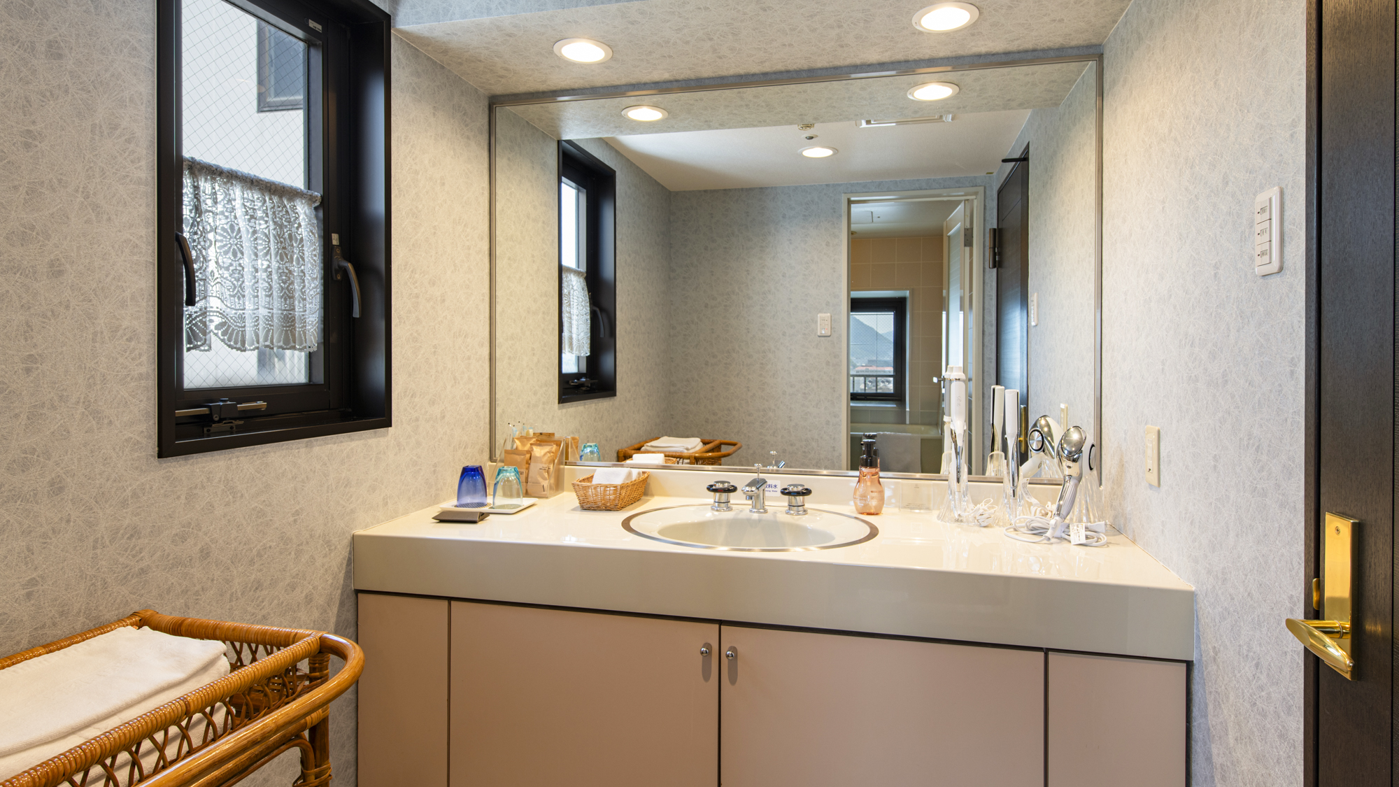 *「プレミア・キング・スイートルーム」洗面