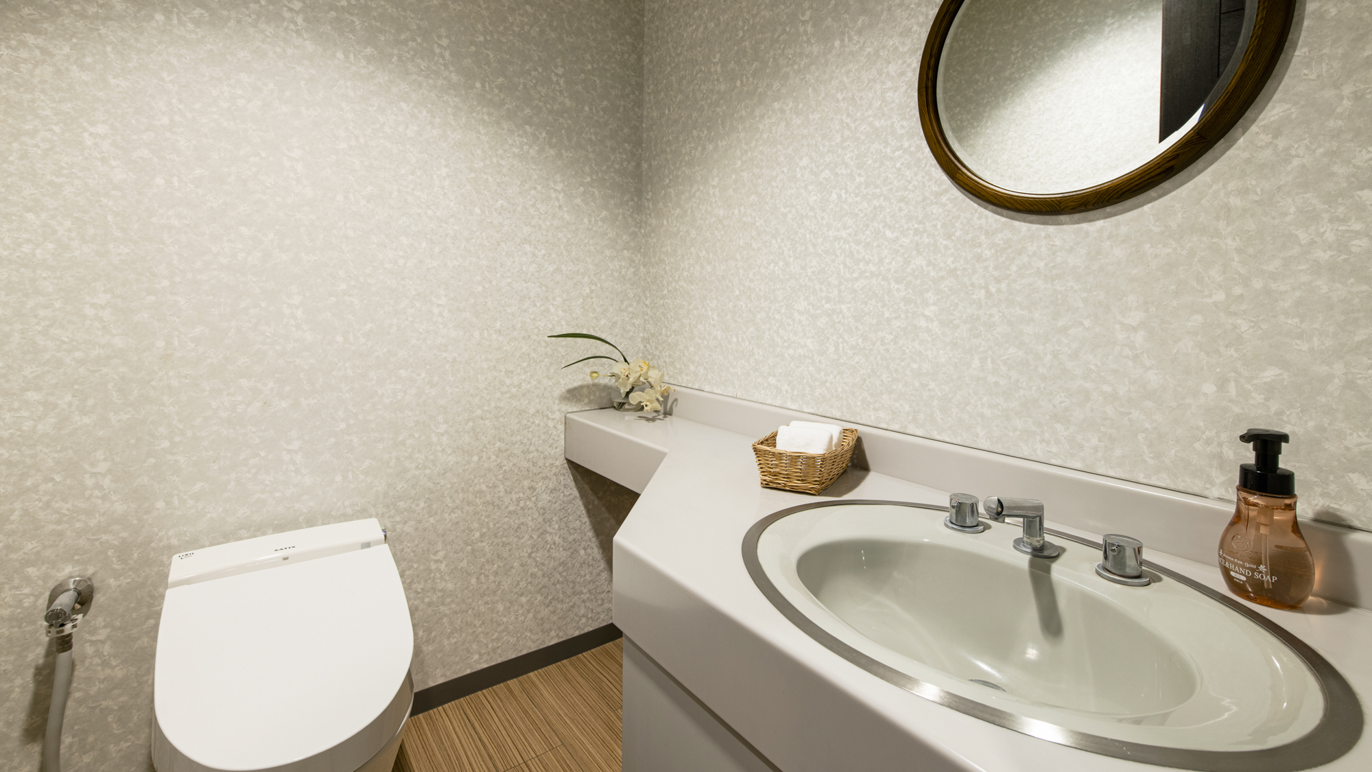 *「プレミア・キング・スイートルーム」トイレ