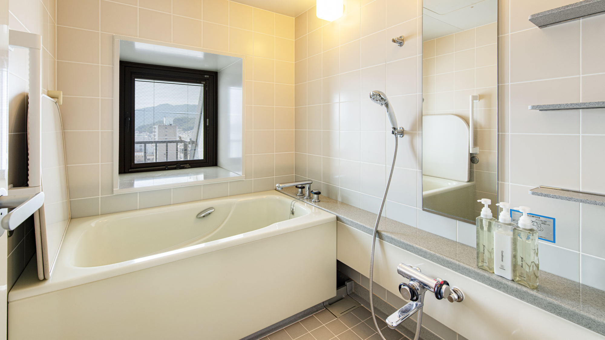 *「プレミア・キング・スイートルーム」バス