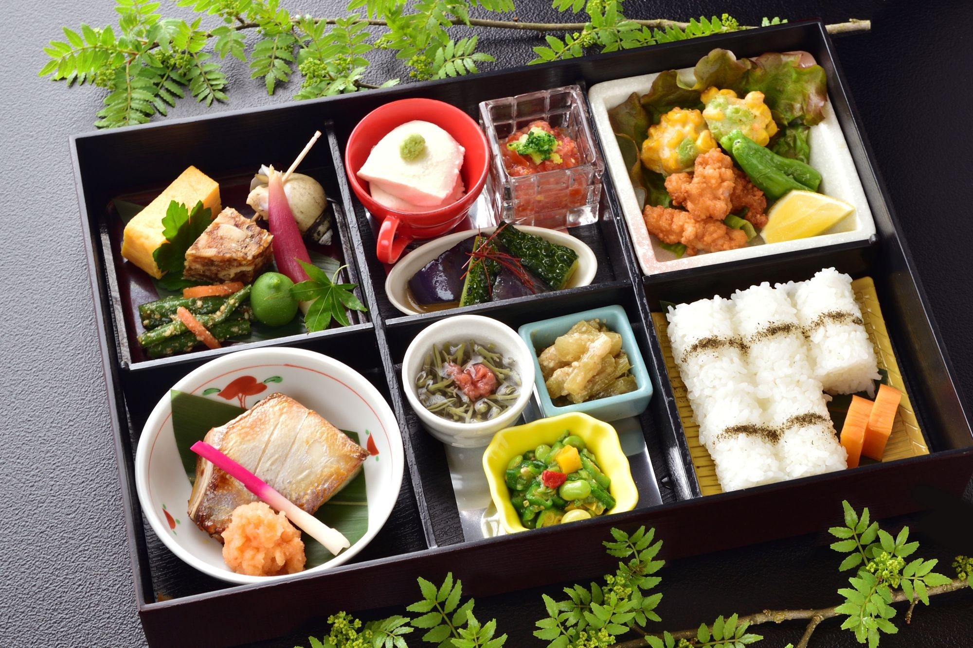 【お部屋なし】季節替わり「庭園弁当」とラジウム温泉でゆっくり長生館を満喫【予約販売】