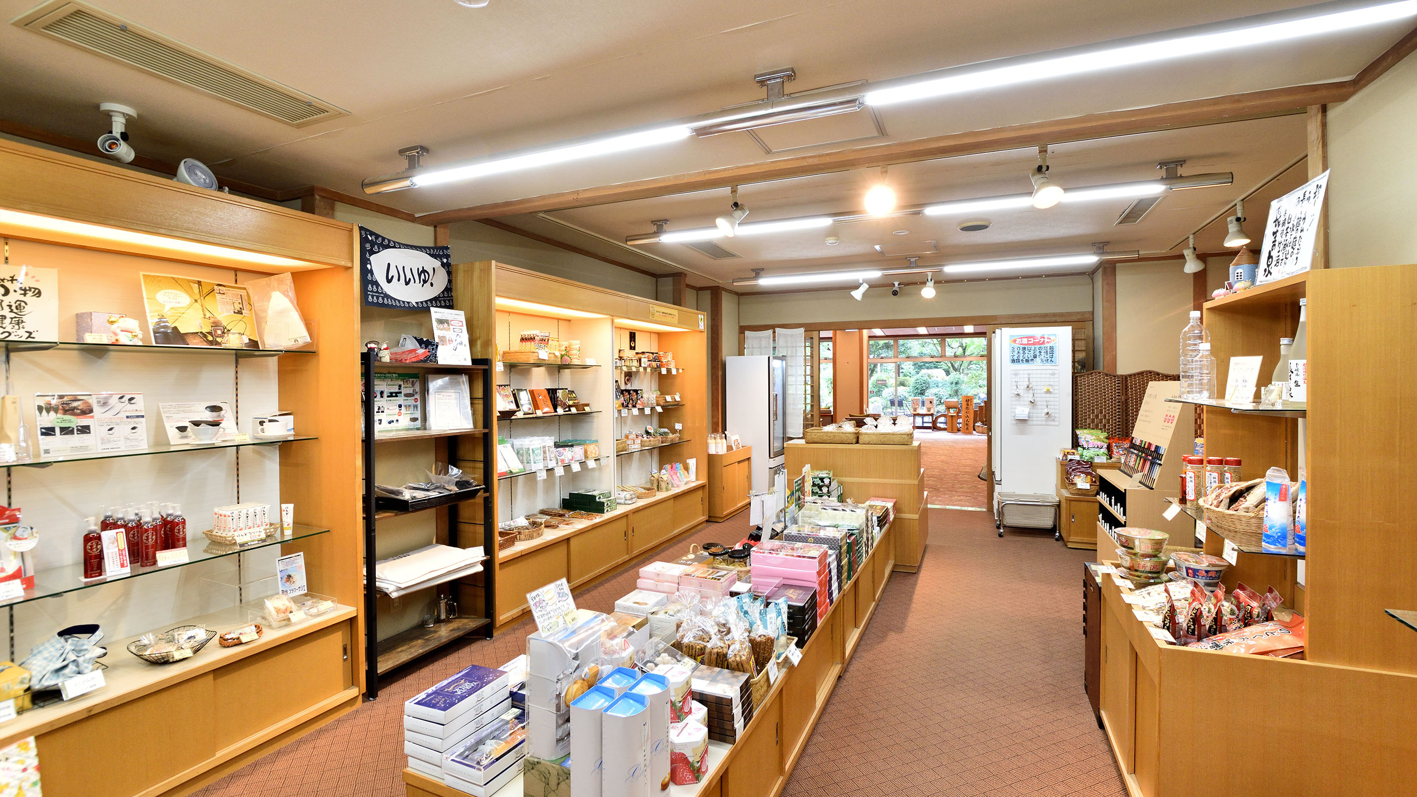 【売店】新潟のお土産を取り揃えております。