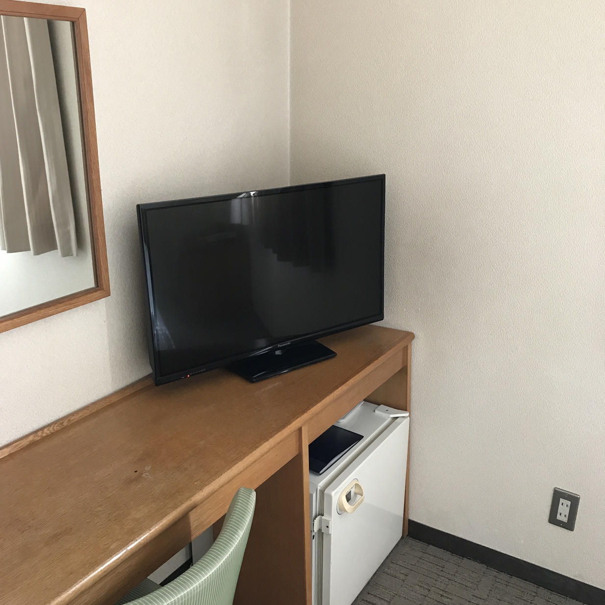 シングルルーム　テレビ・冷蔵庫