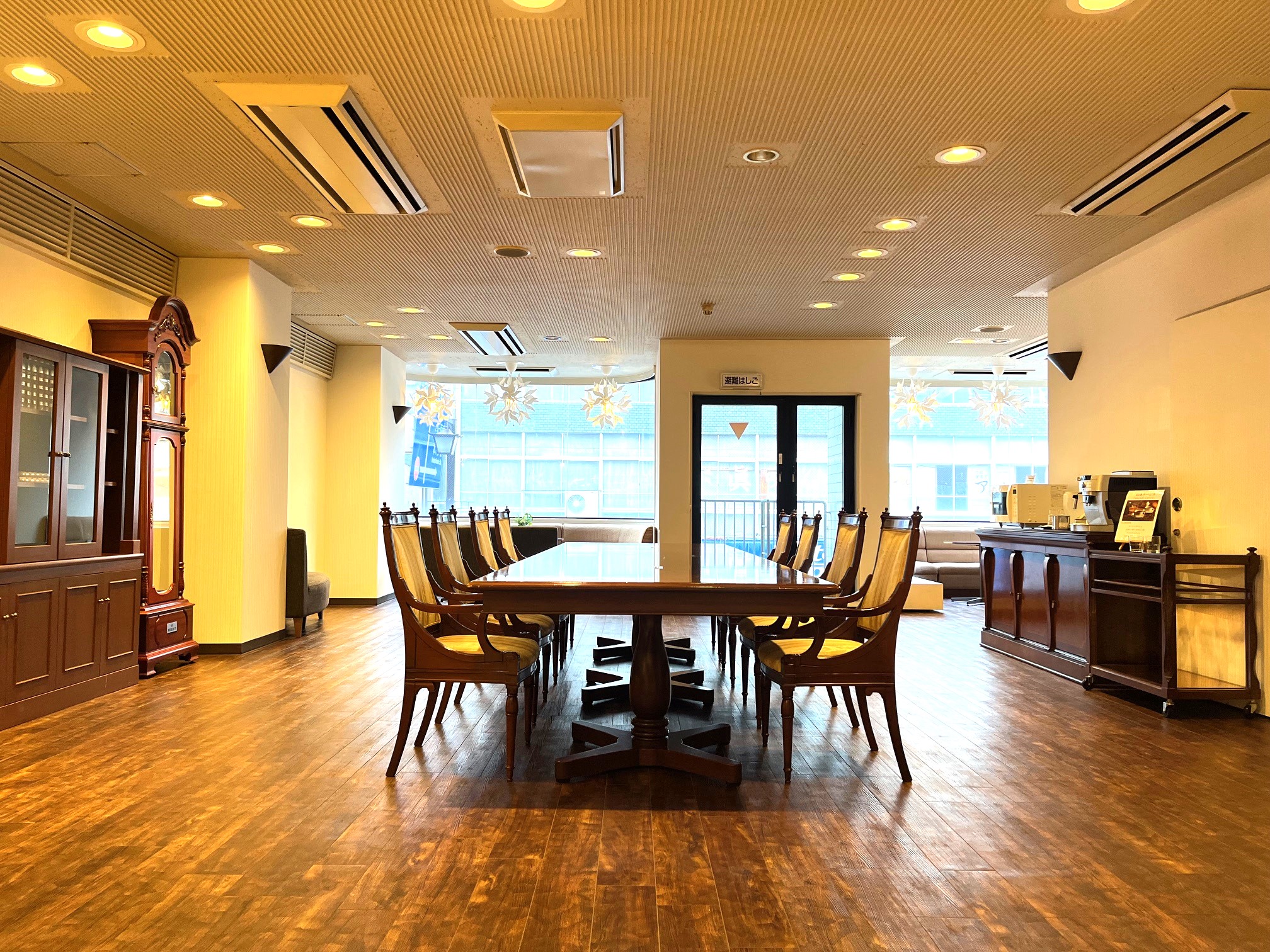 2階ロビー・テーブル