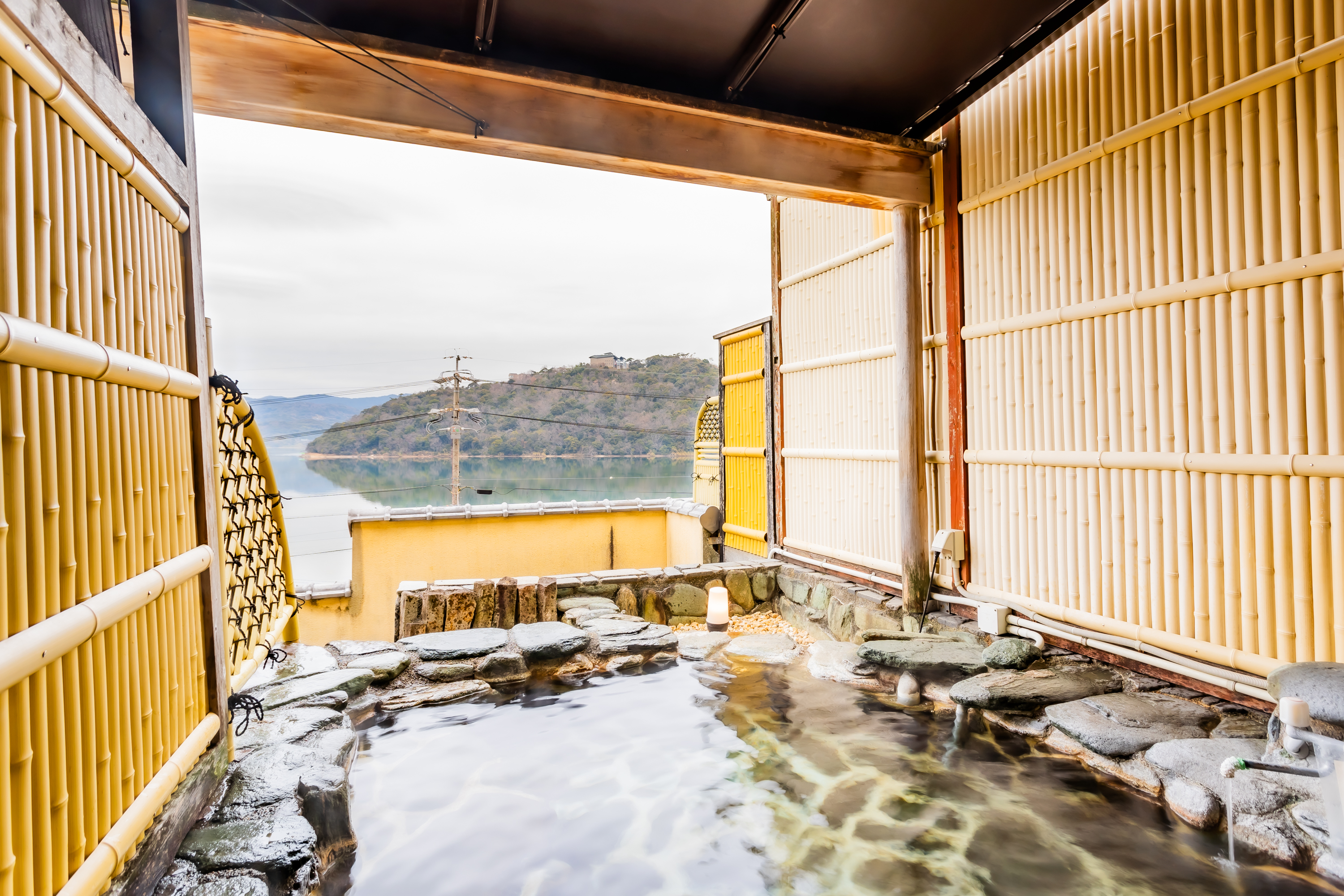 露天風呂付特別室「春待月」専用露天風呂