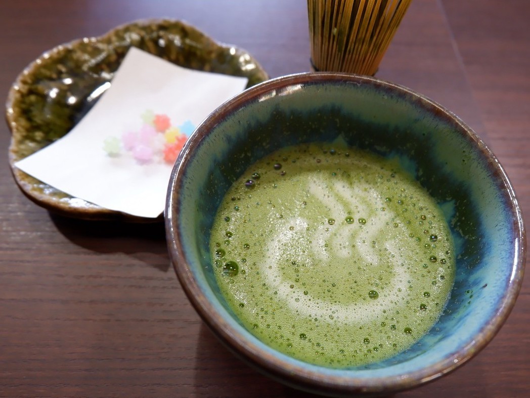 静岡のおもてなし♪ウェルカムドリンクのお抹茶をご用意します。