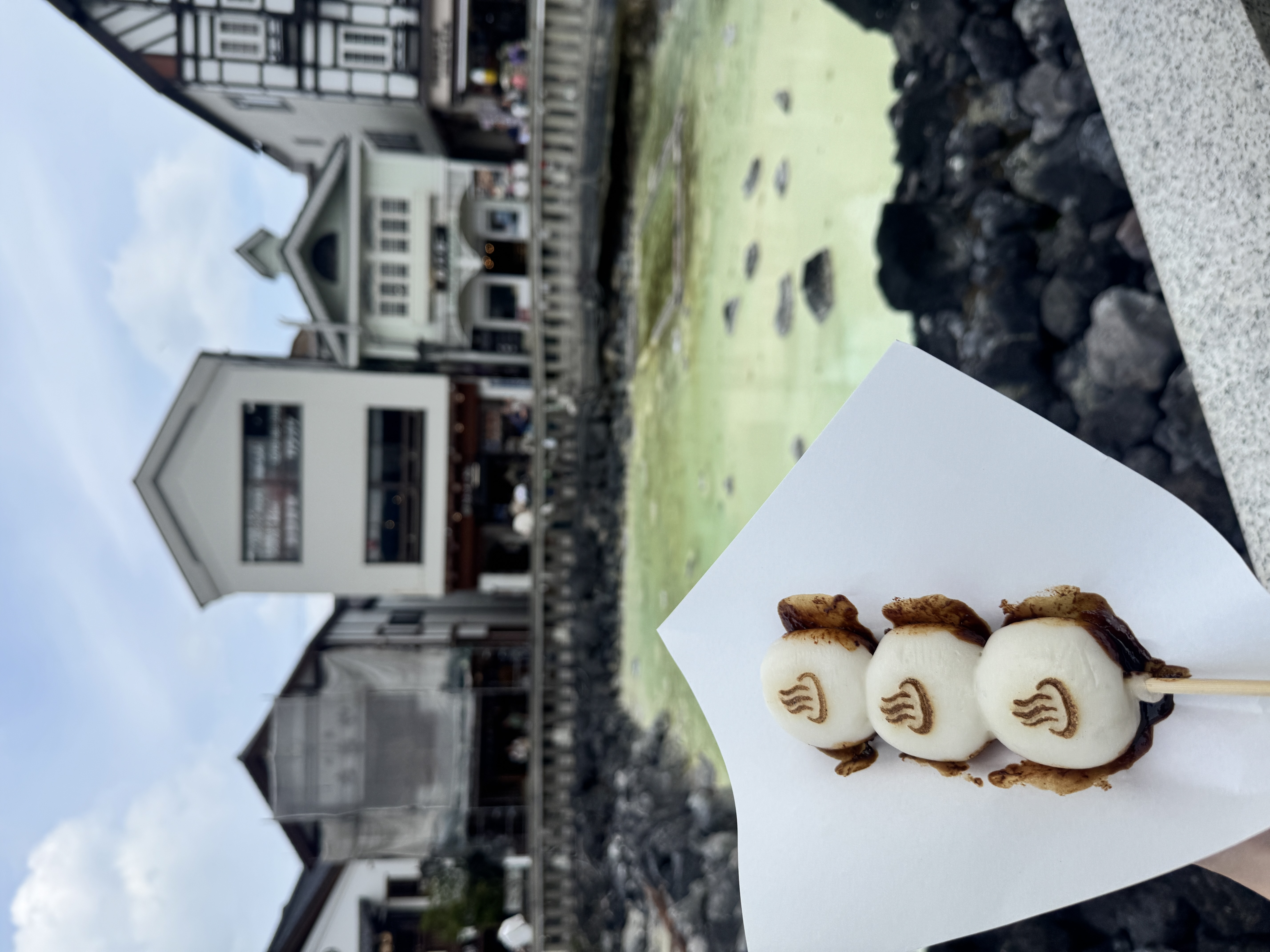 【食べ歩き】湯畑まで徒歩3分。温泉街のど真ん中で散策に便利