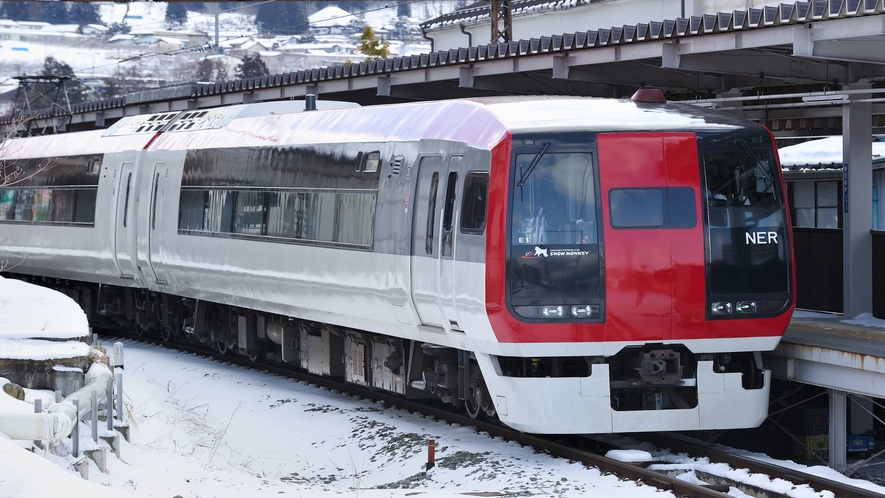 【長野電鉄 特急車両「スノーモンキー」】