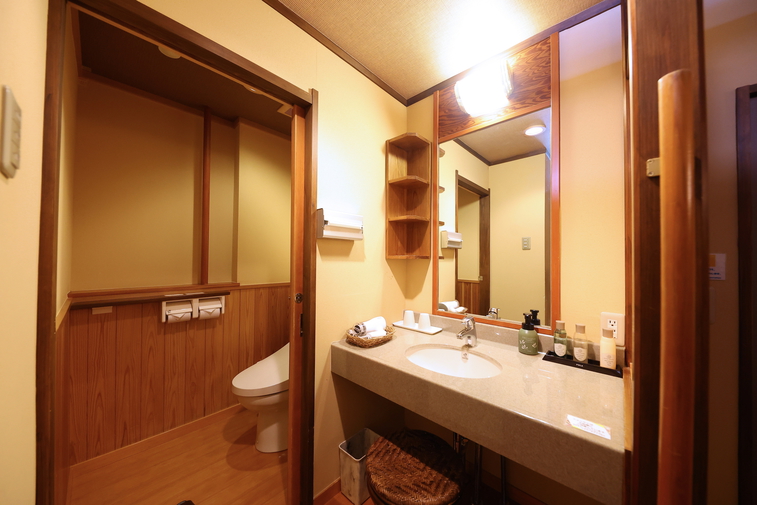 カジュアル露天風呂付き客室（１０畳和室／洗面所イメージ）