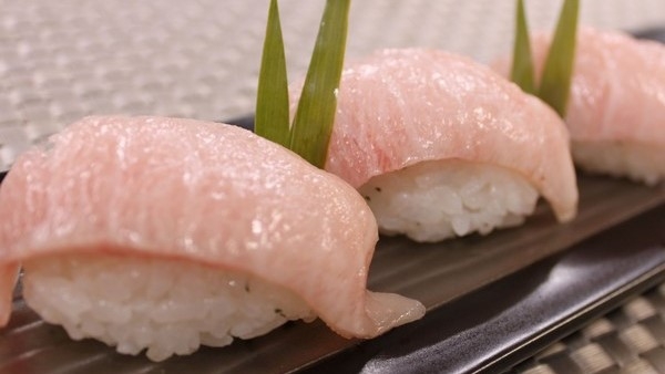 《先約３０組限定》なんと！コリコリ鮑１杯！さらに伊勢マグロ握りも２貫プレゼント！早い物勝ち海女笛会席
