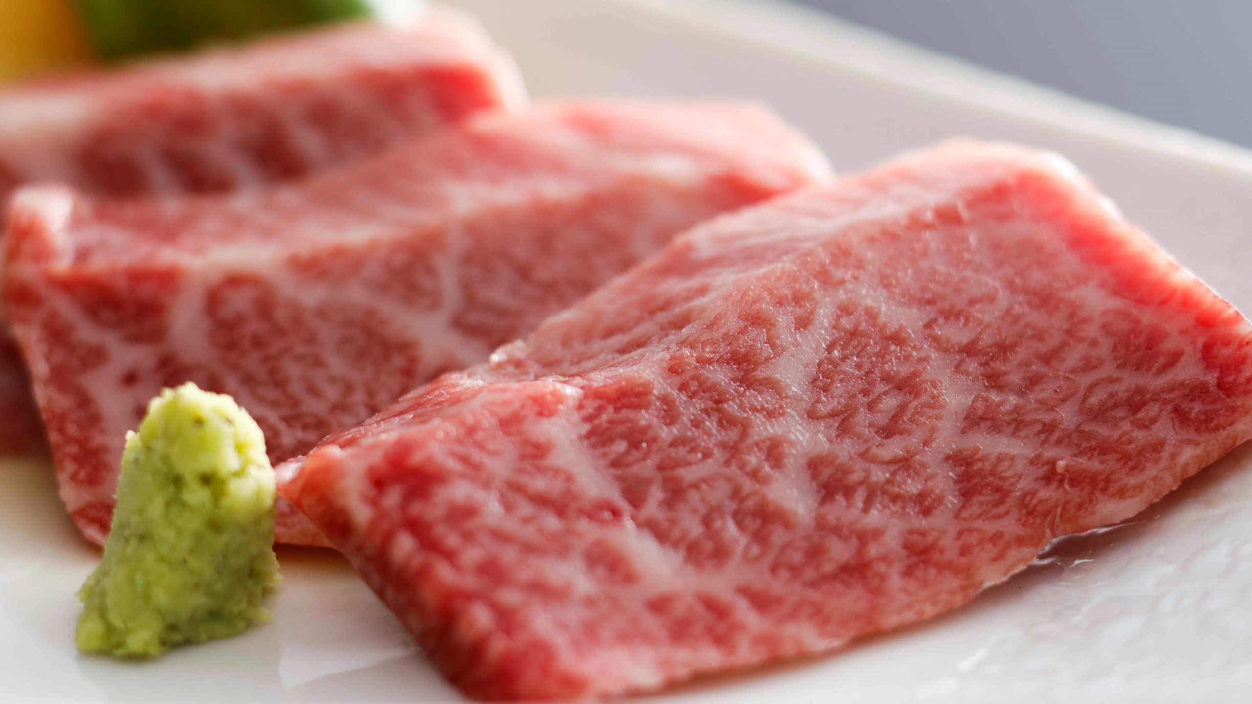 【松阪牛の鉄板焼き】三重県自慢のブランド牛『松阪牛』、断面の色味が食をそそります♪