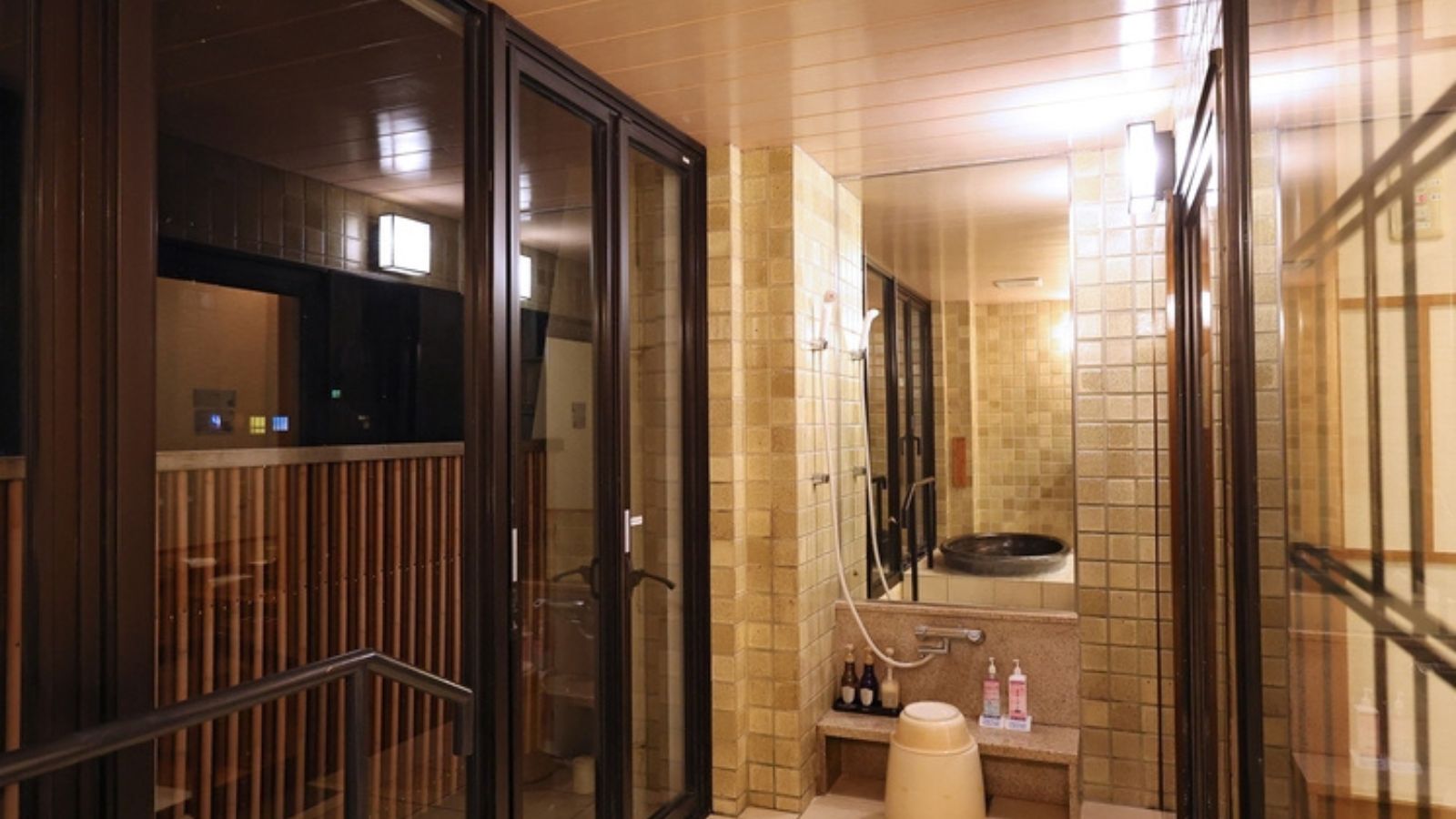 温泉露天風呂付き洋風和室（浴室の洗い場イメージ）