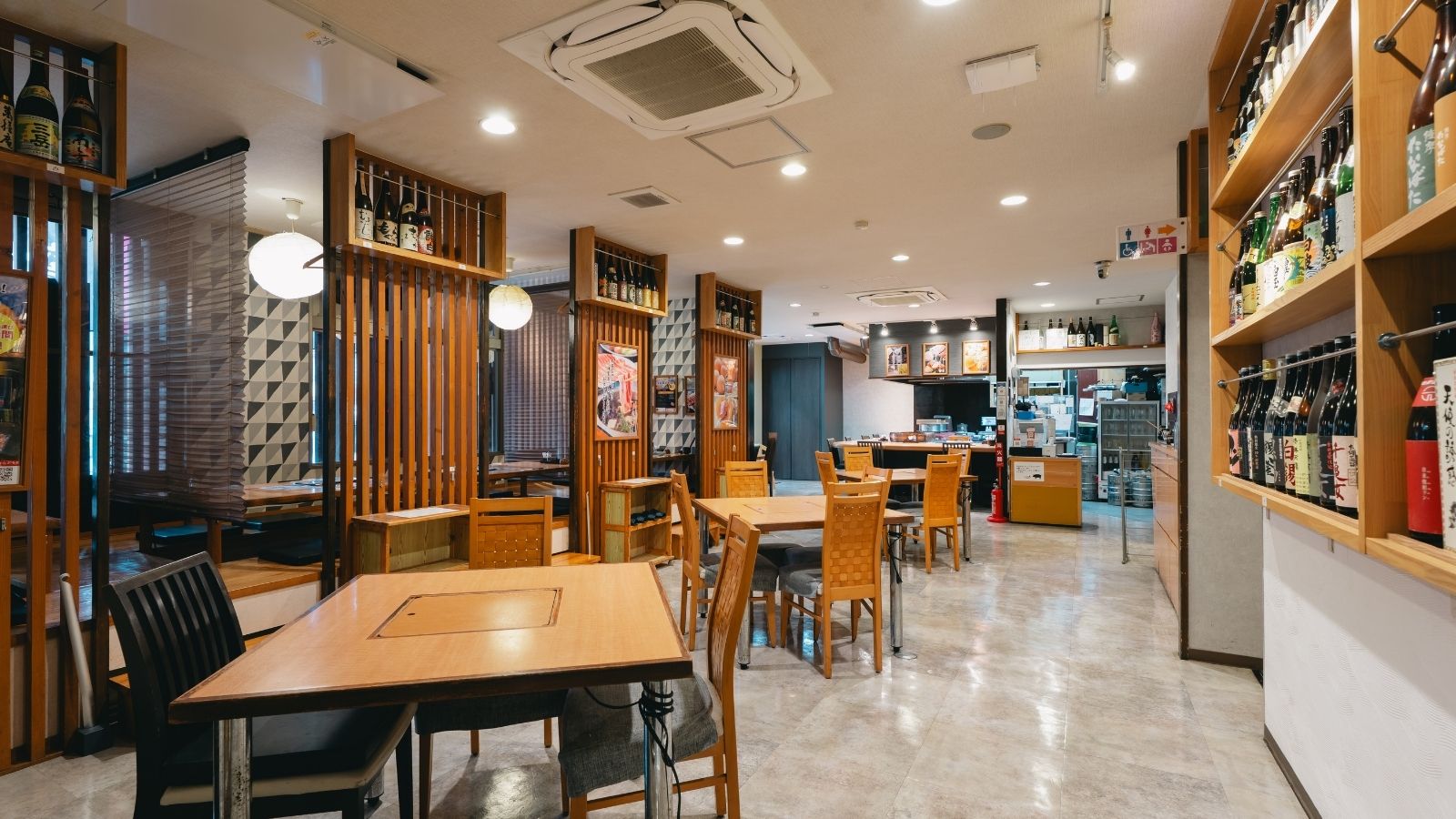 六白亭店内