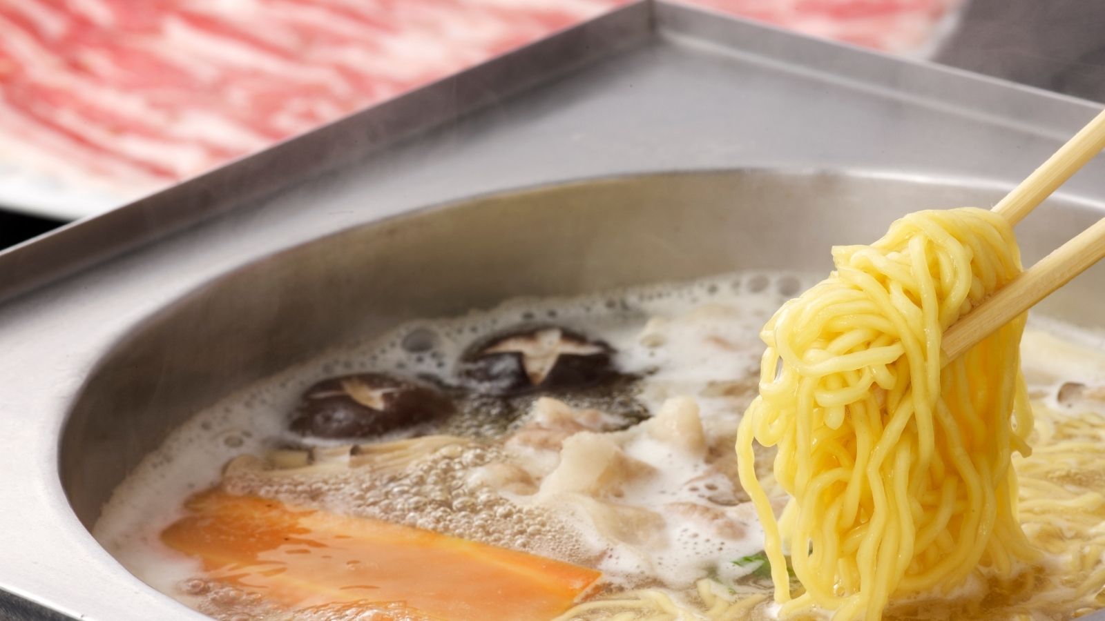 【黒豚しゃぶしゃぶ】旨みいっぱいの出汁は〆のラーメンで