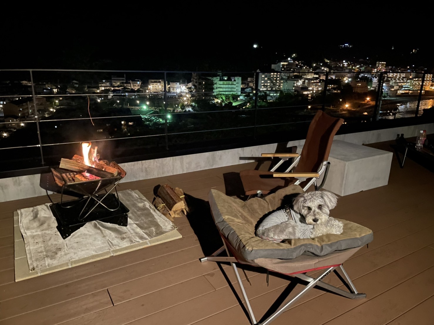 【ペットと一緒にキャンプ】下呂温泉街一望の絶景のルーフトップキャンプ場【区画貸し／焚き火可】