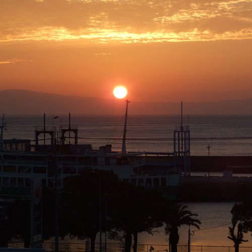 「朝陽が見える海側の和室」からの景色