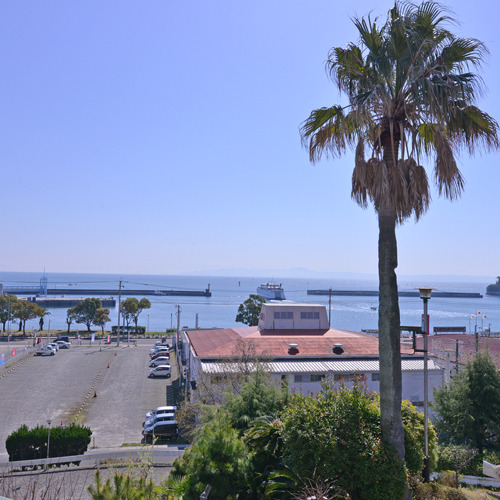 お部屋からの景観（海側）/日本最大の干潟である“有明海”が目の前に広がります。